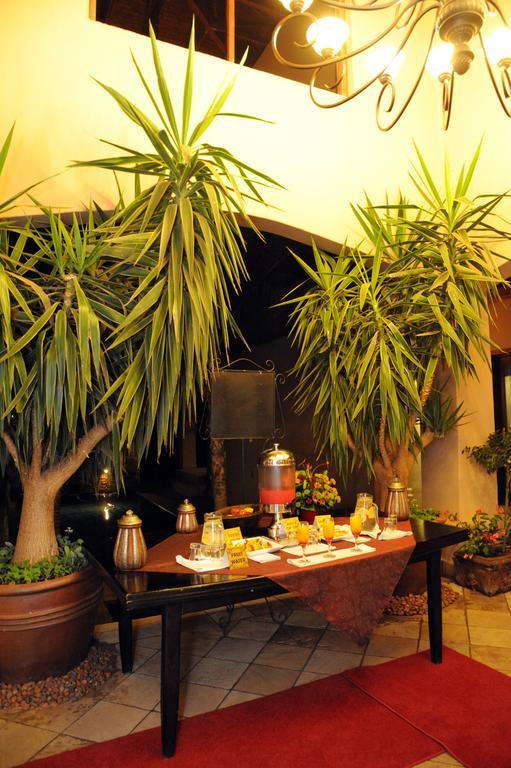 Anta Boga Hotel Bloemfontein Bagian luar foto