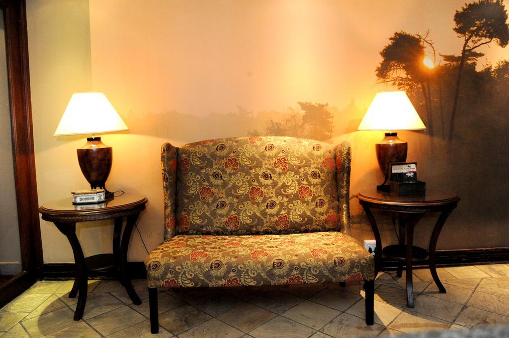Anta Boga Hotel Bloemfontein Bagian luar foto