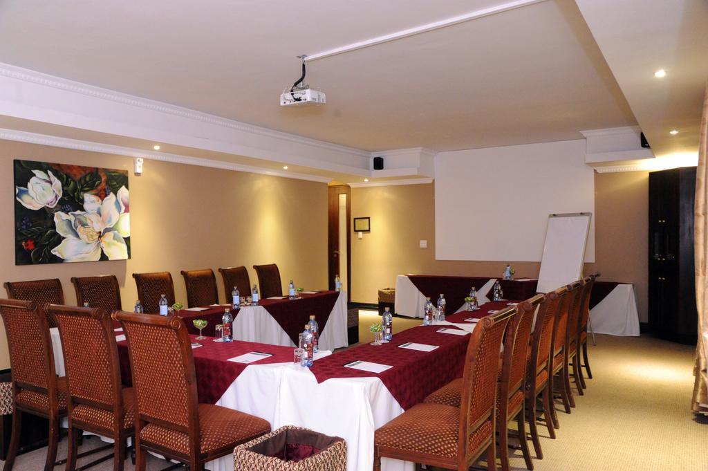 Anta Boga Hotel Bloemfontein Bagian luar foto