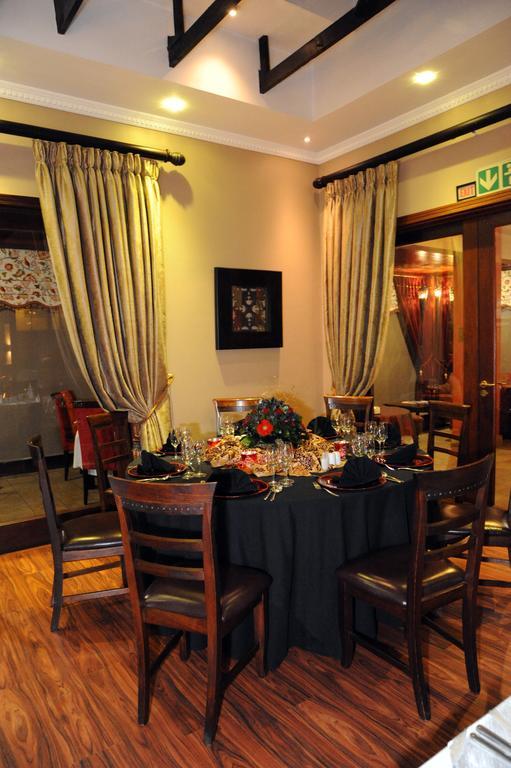 Anta Boga Hotel Bloemfontein Bagian luar foto