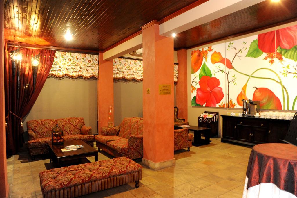 Anta Boga Hotel Bloemfontein Bagian luar foto