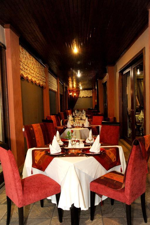 Anta Boga Hotel Bloemfontein Bagian luar foto
