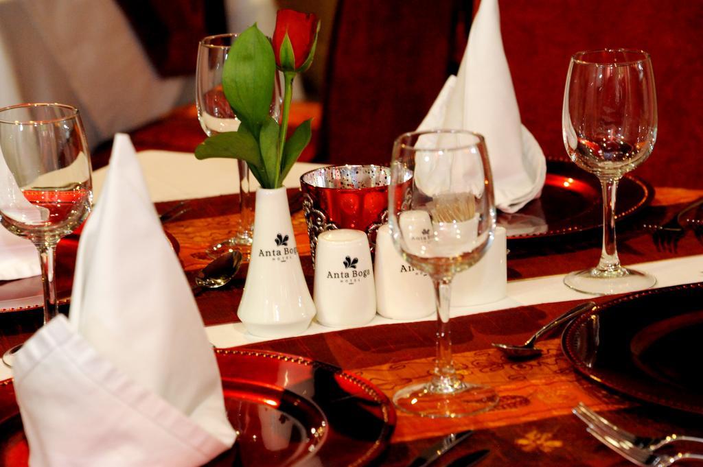 Anta Boga Hotel Bloemfontein Bagian luar foto