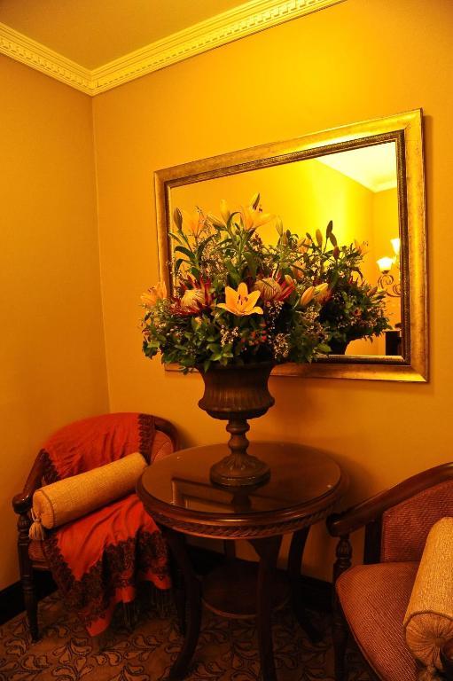 Anta Boga Hotel Bloemfontein Bagian luar foto