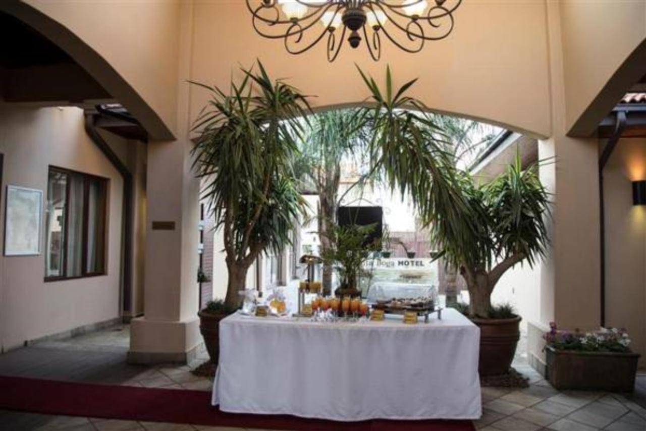 Anta Boga Hotel Bloemfontein Bagian luar foto